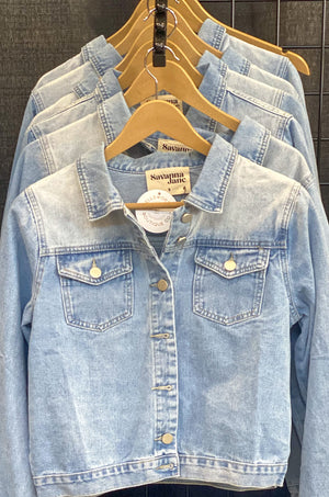 
            
                Load image into Gallery viewer, Ruso Jean Jacket
            
        